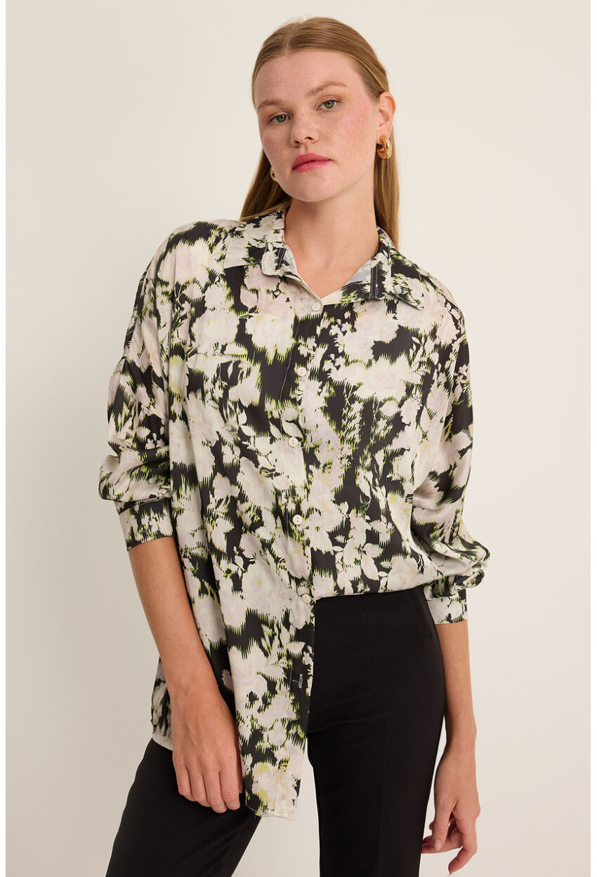 3985 Oversized Satin Shirt