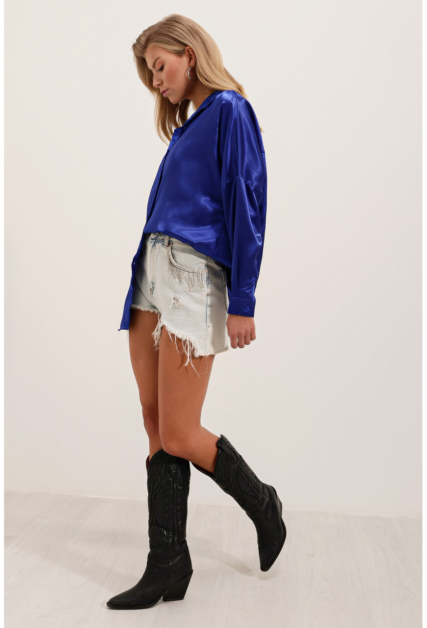 3985 Oversized Satin Shirt