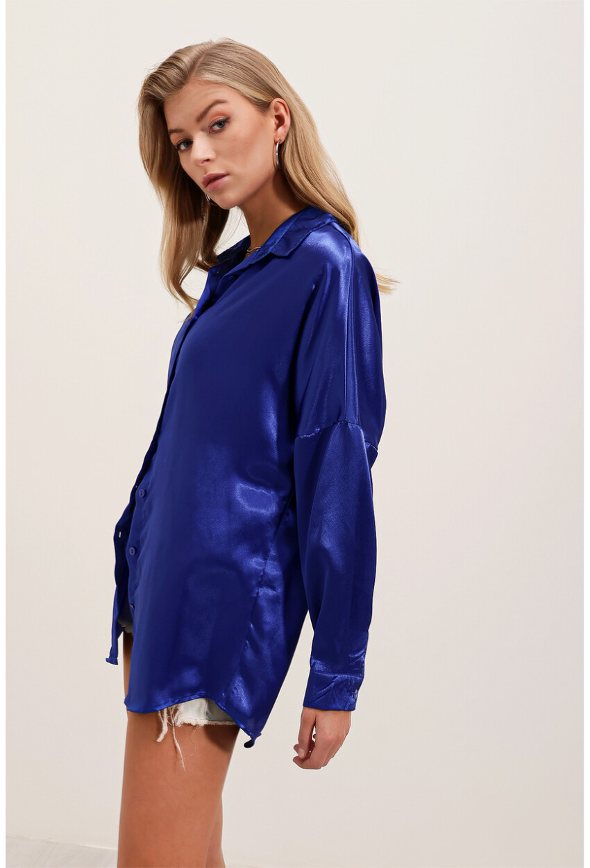 3985 Oversized Satin Shirt