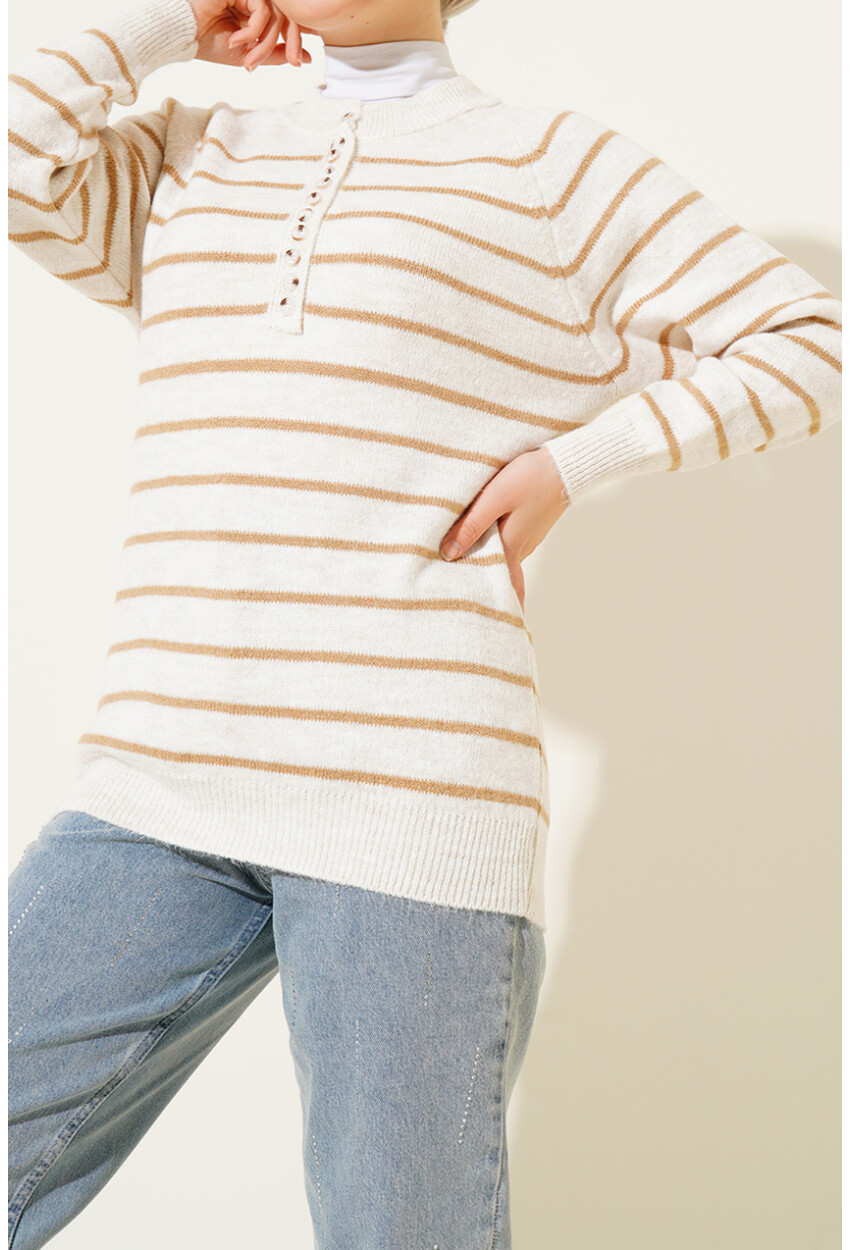 15808 Sweater With Buttons