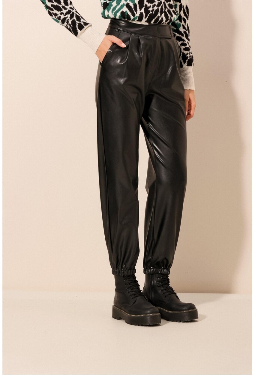 6623 Faux Leather Pants