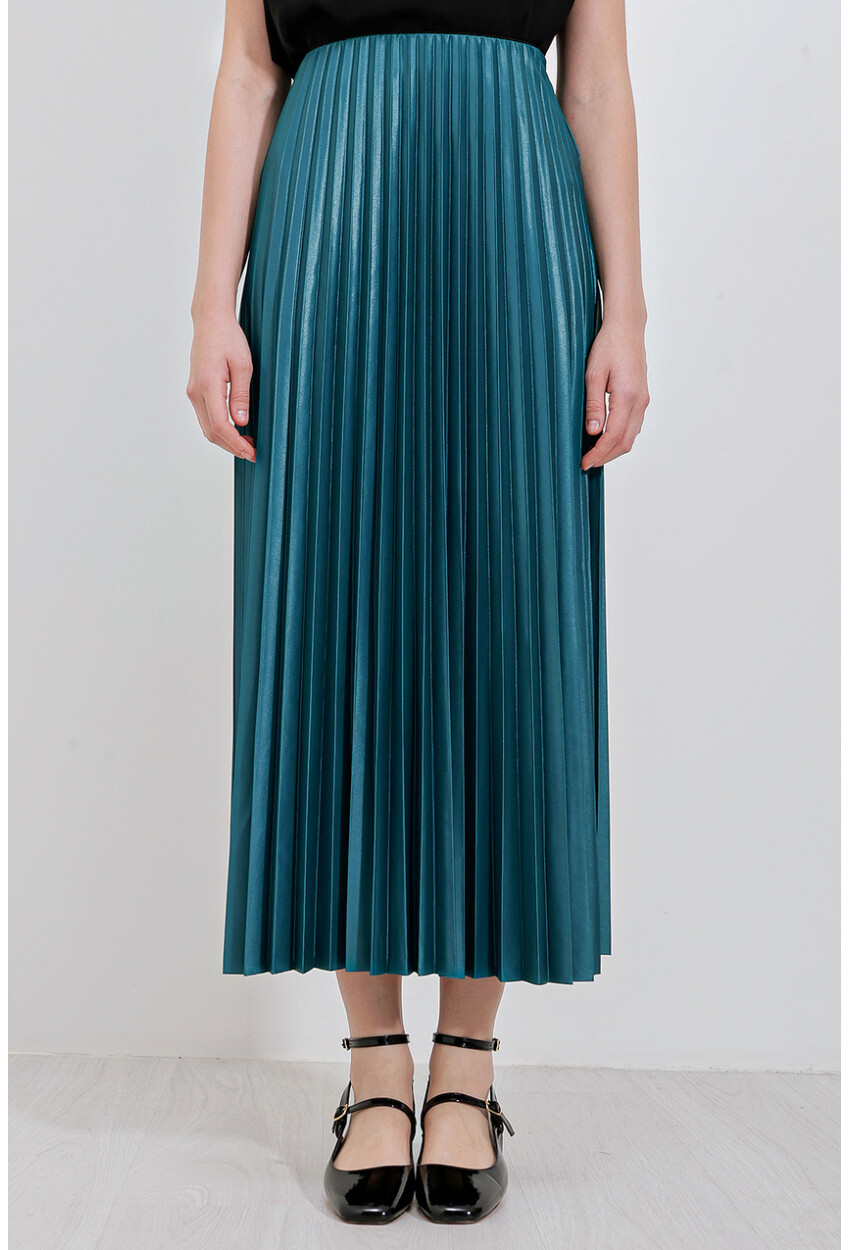 8009 Pleated Skirt With Leather-Look