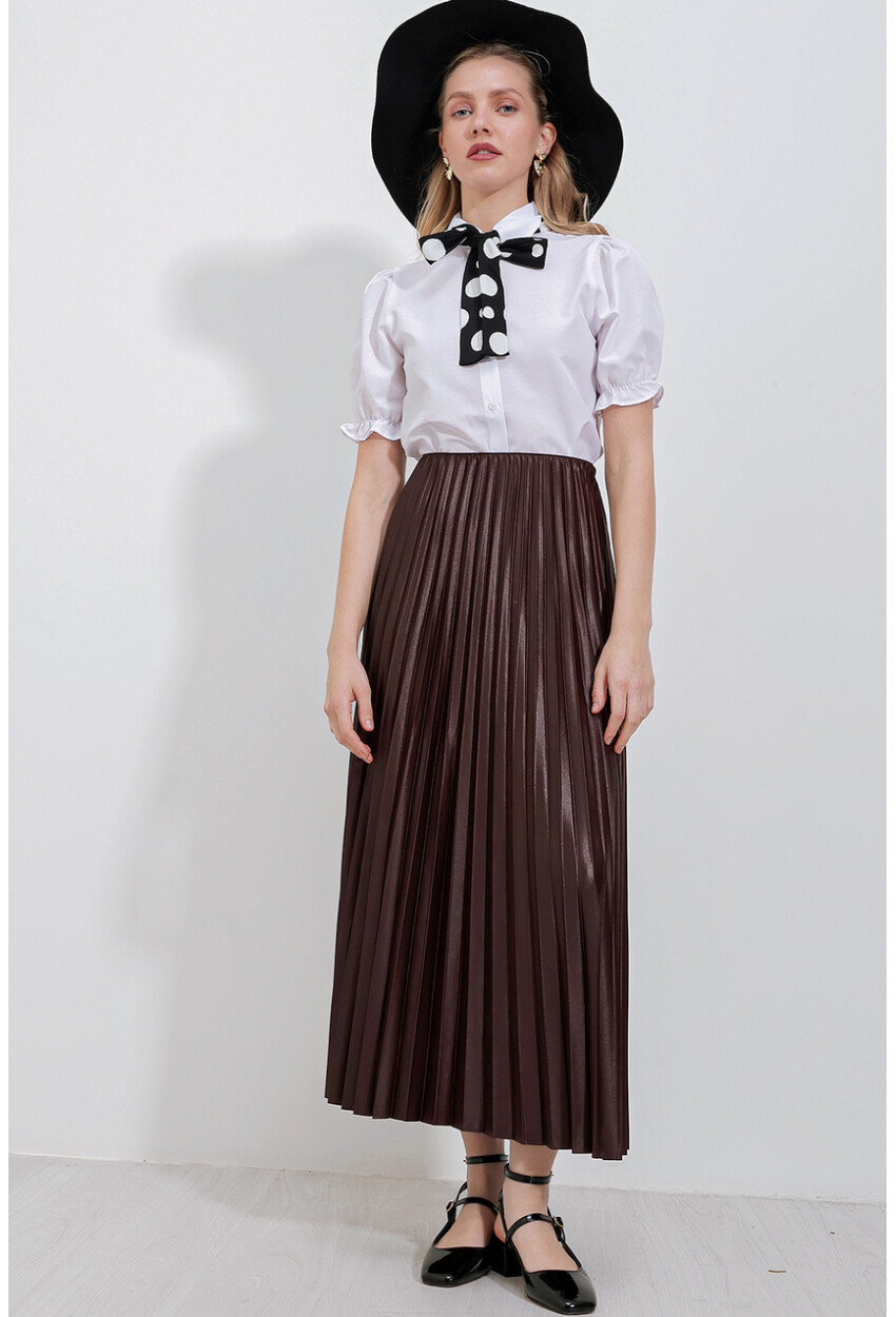 8009 Pleated Skirt With Leather-Look