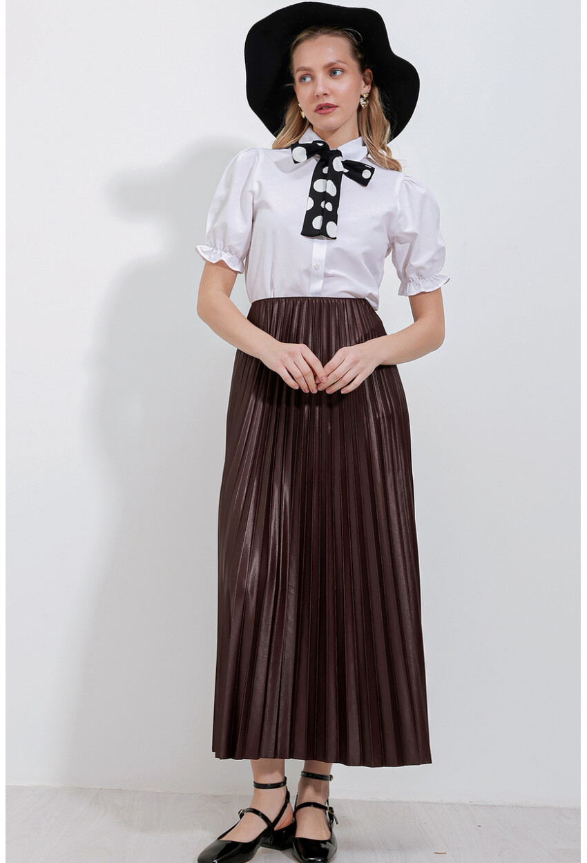 8009 Pleated Skirt With Leather-Look