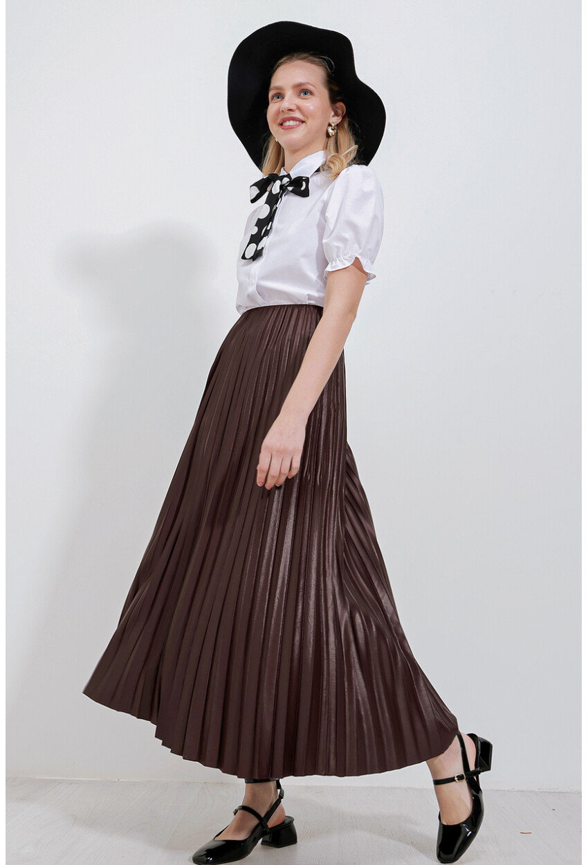 8009 Pleated Skirt With Leather-Look