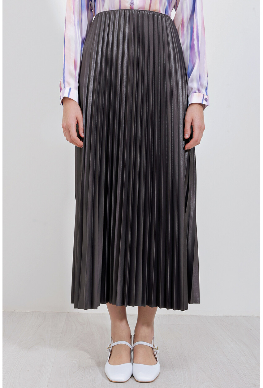 8009 Pleated Skirt With Leather-Look