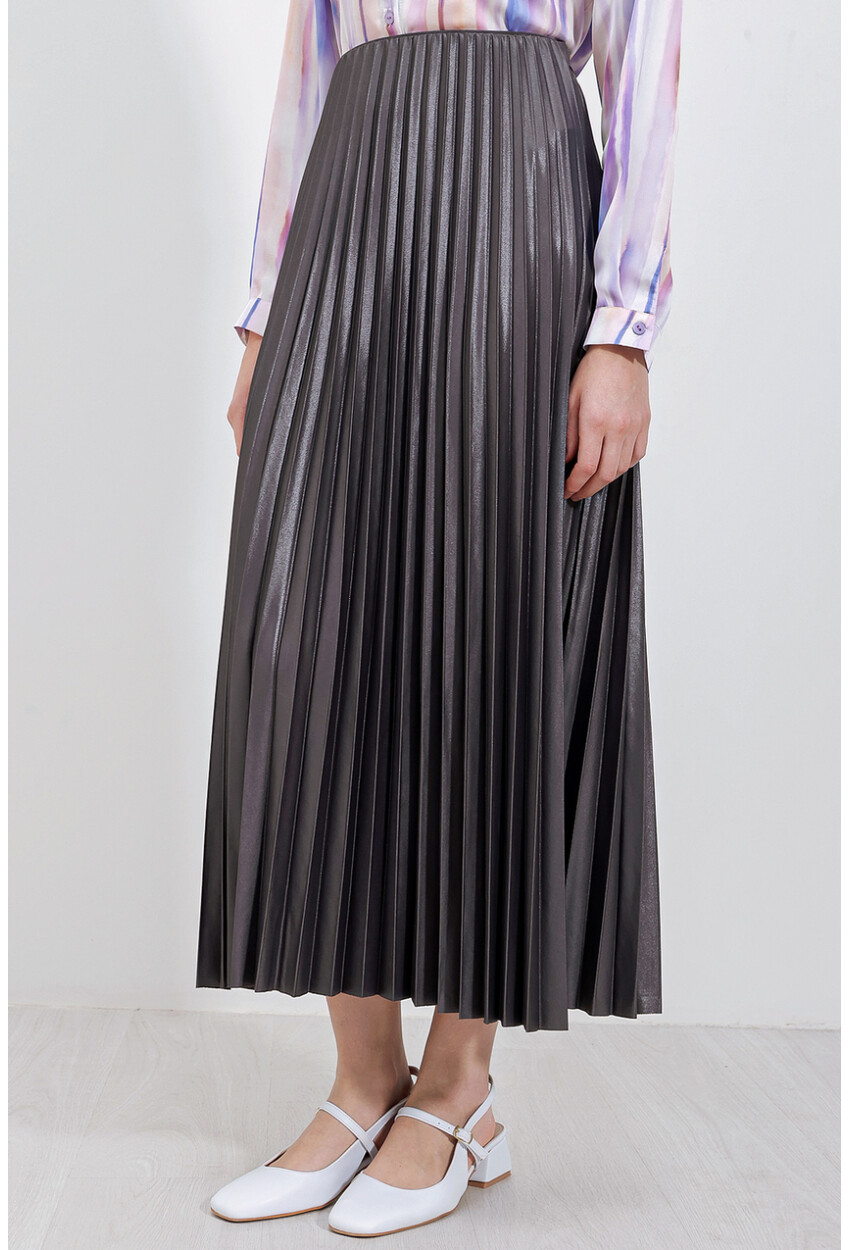 8009 Pleated Skirt With Leather-Look