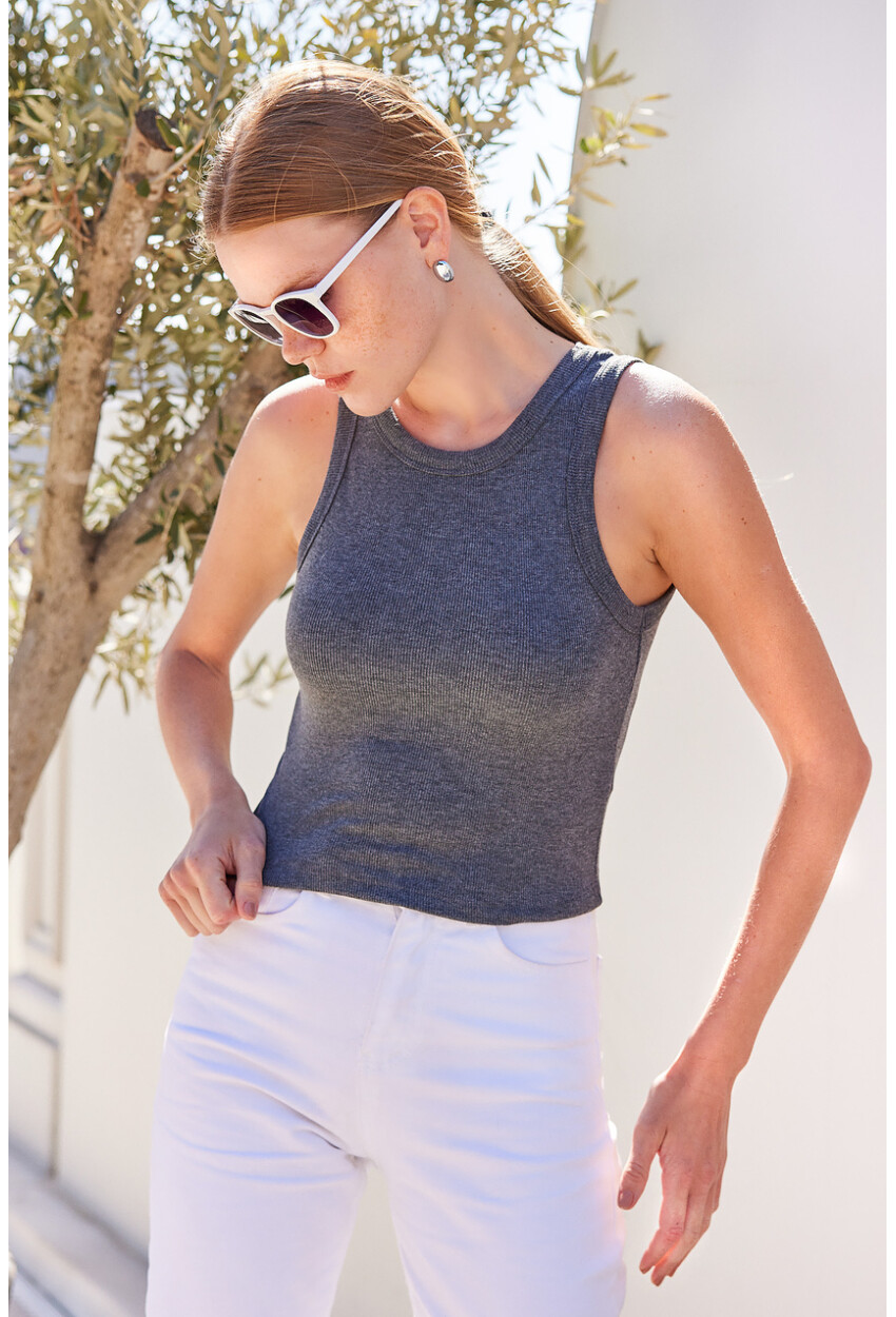 917 Crew Neck Ribbed Sleeveless Blouse