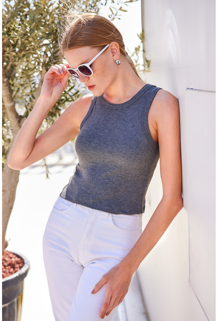 917 Crew Neck Ribbed Sleeveless Blouse