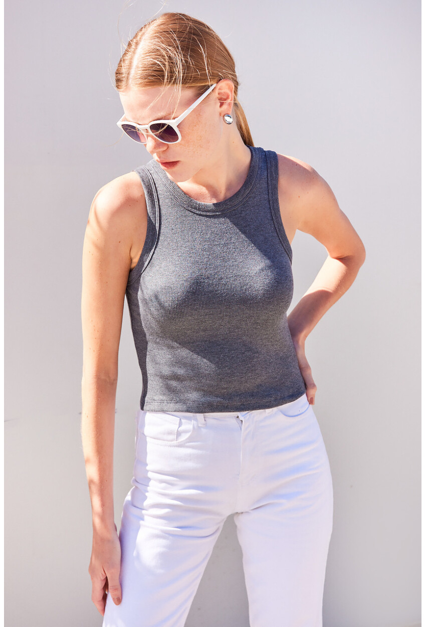 917 Crew Neck Ribbed Sleeveless Blouse