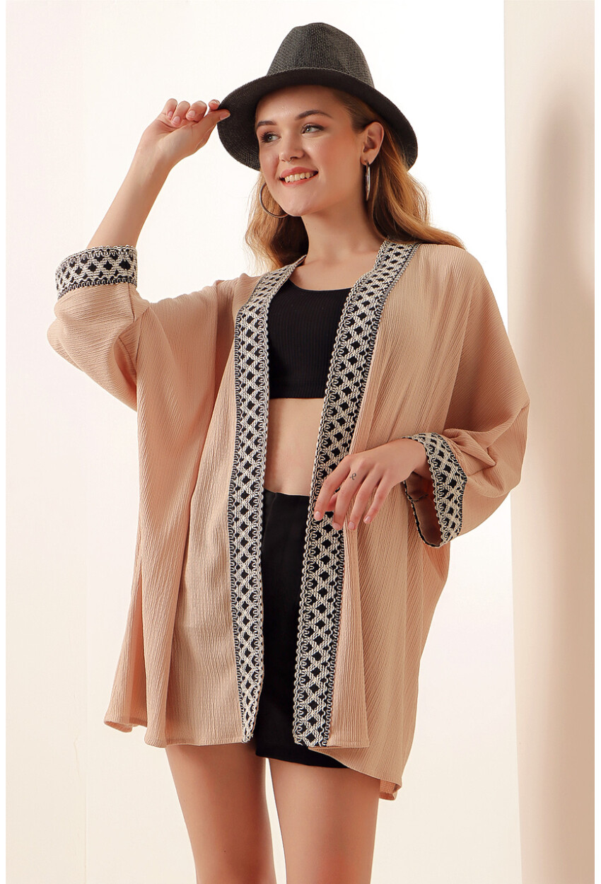 05866 Nakışlı Örme Kimono