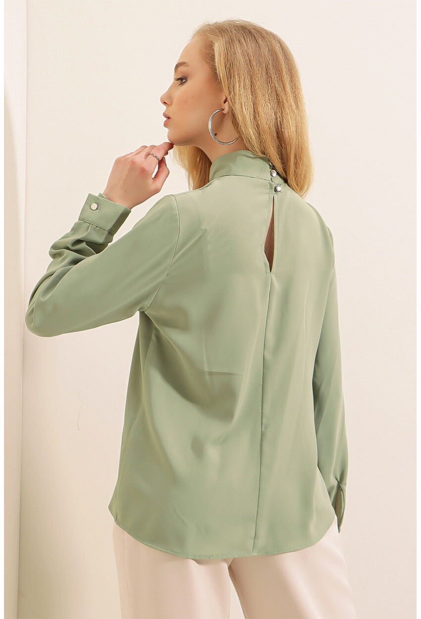 0418 Blouse With Cut-Out Detail