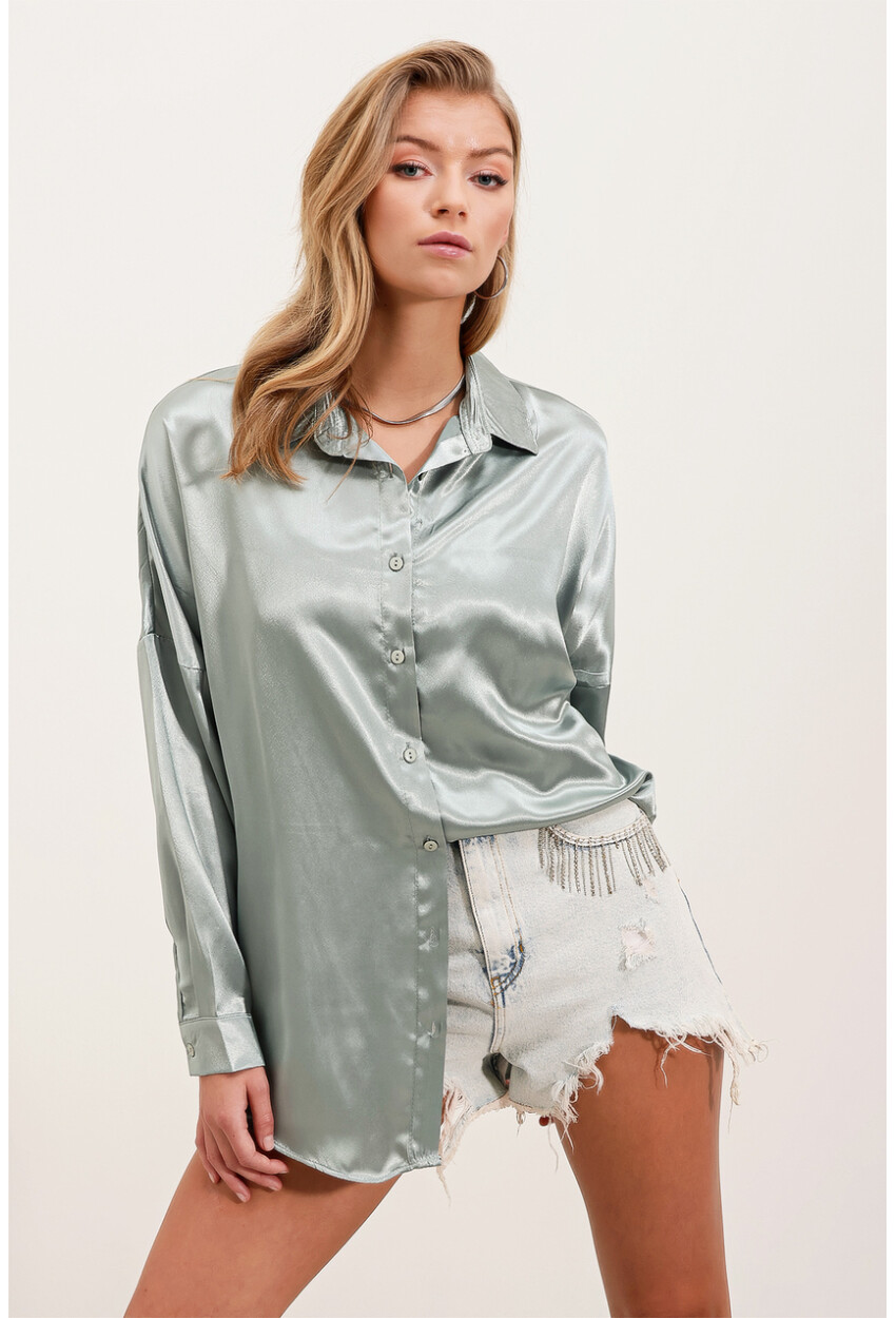 3985 Oversized Satin Shirt