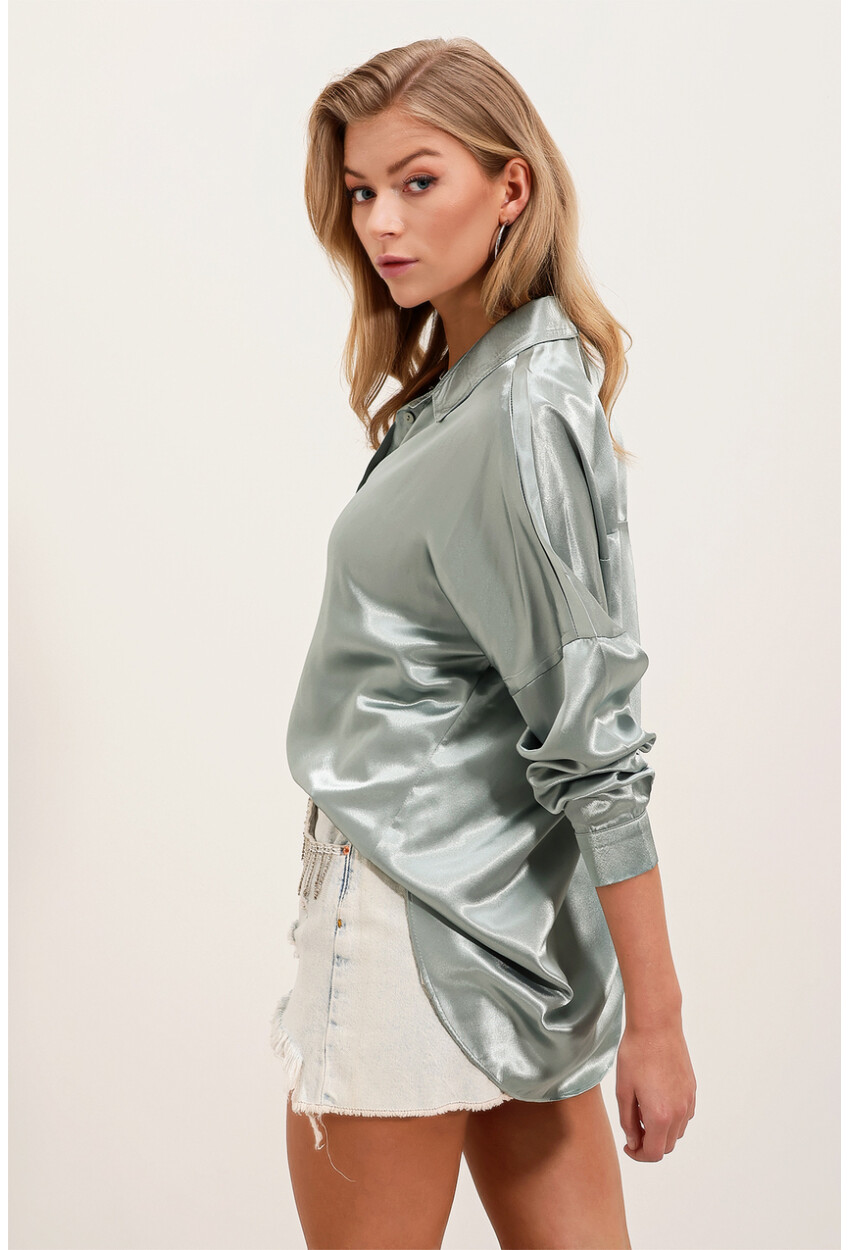 3985 Oversized Satin Shirt