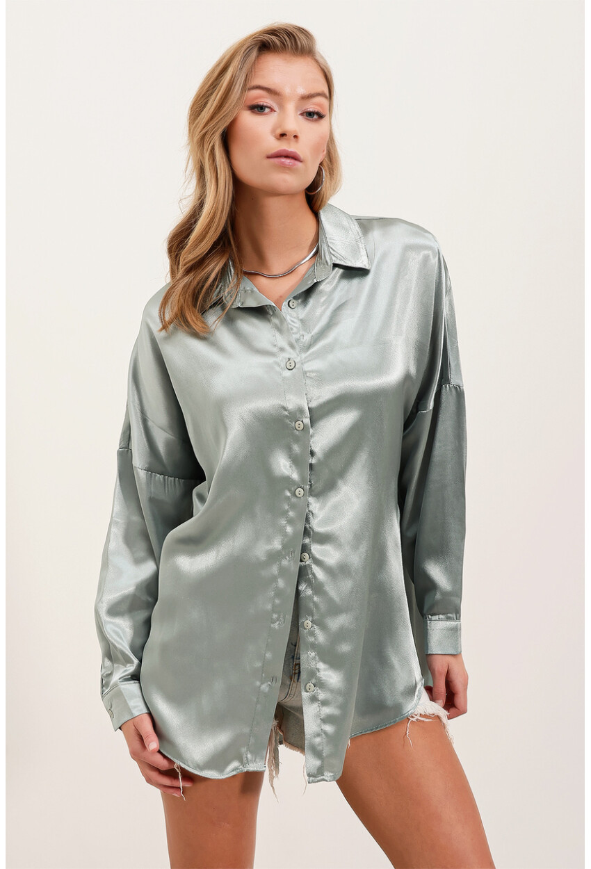 3985 Oversized Satin Shirt