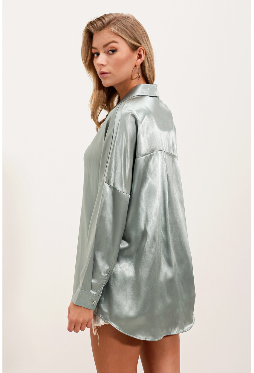 3985 Oversized Satin Shirt