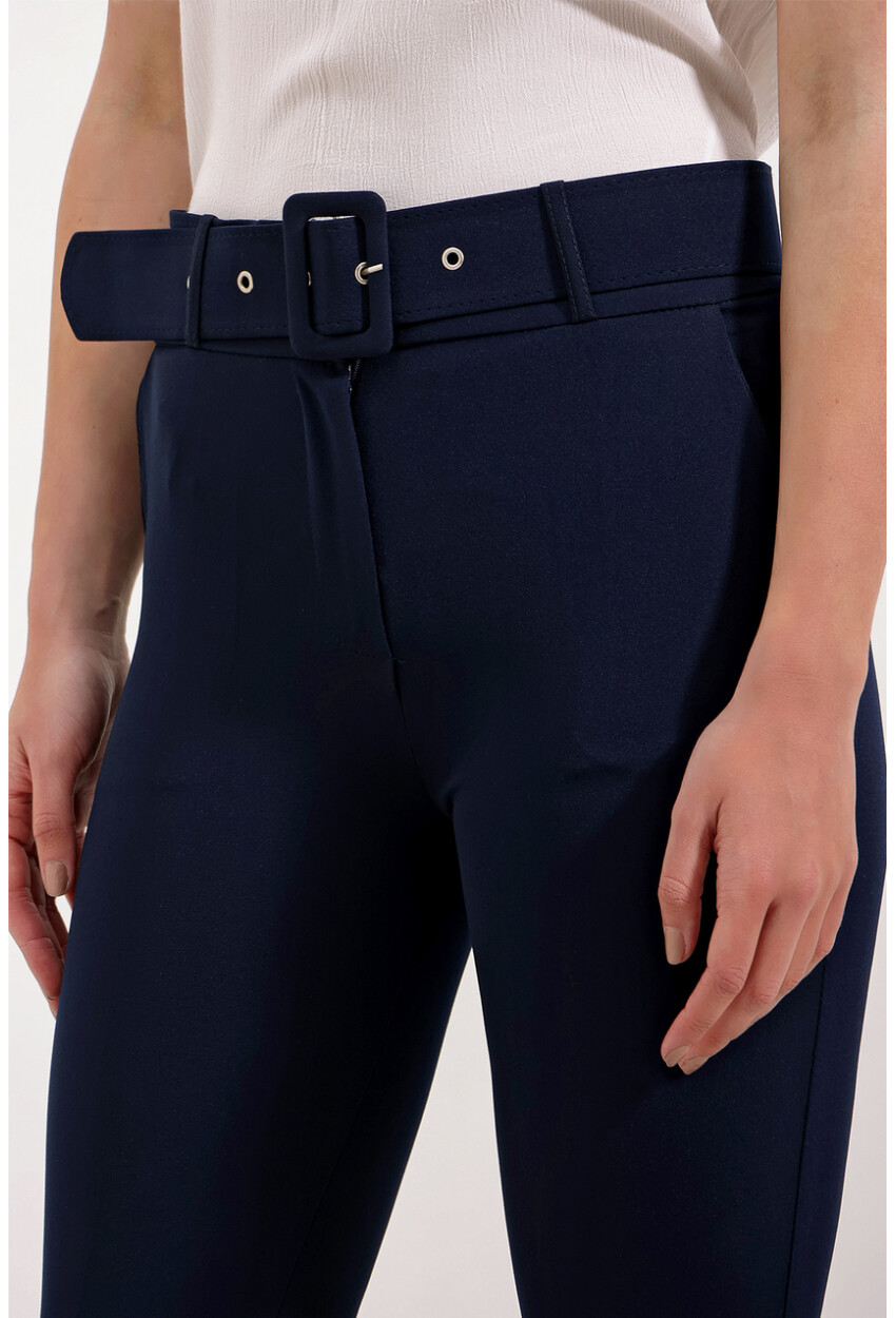 6649 Flared Belted Pants