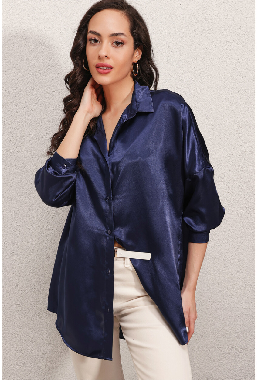 3985 Oversized Satin Shirt