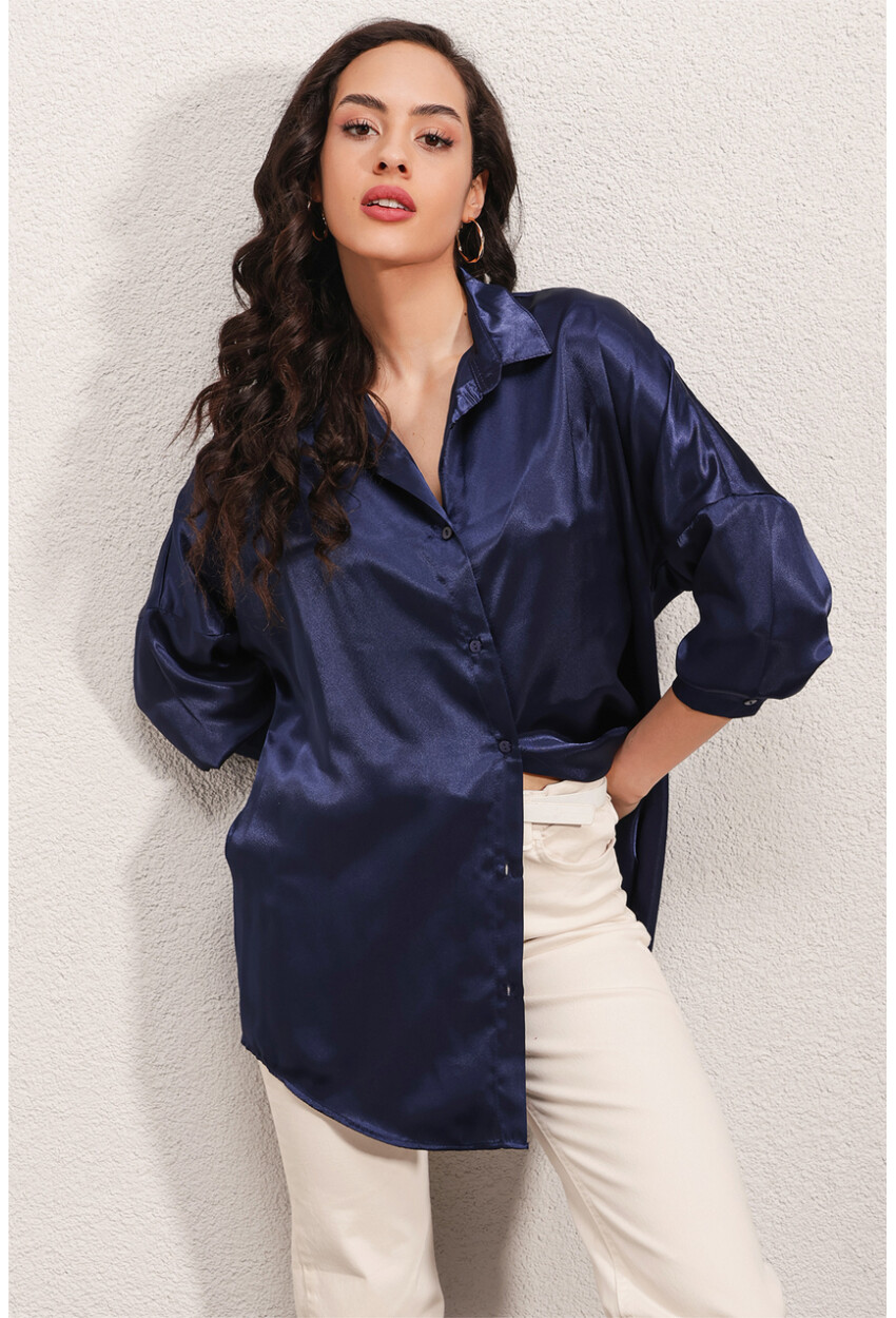 3985 Oversized Satin Shirt