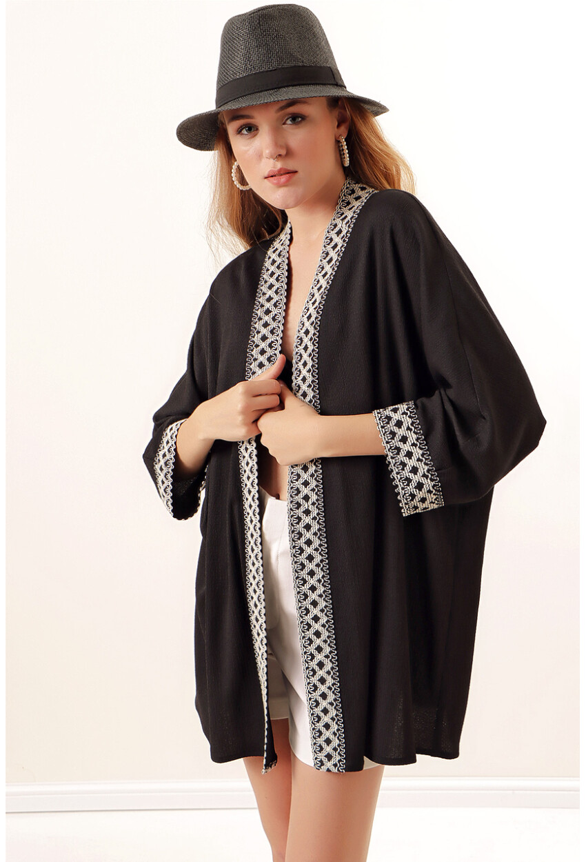 5866 Nakışlı Örme Kimono