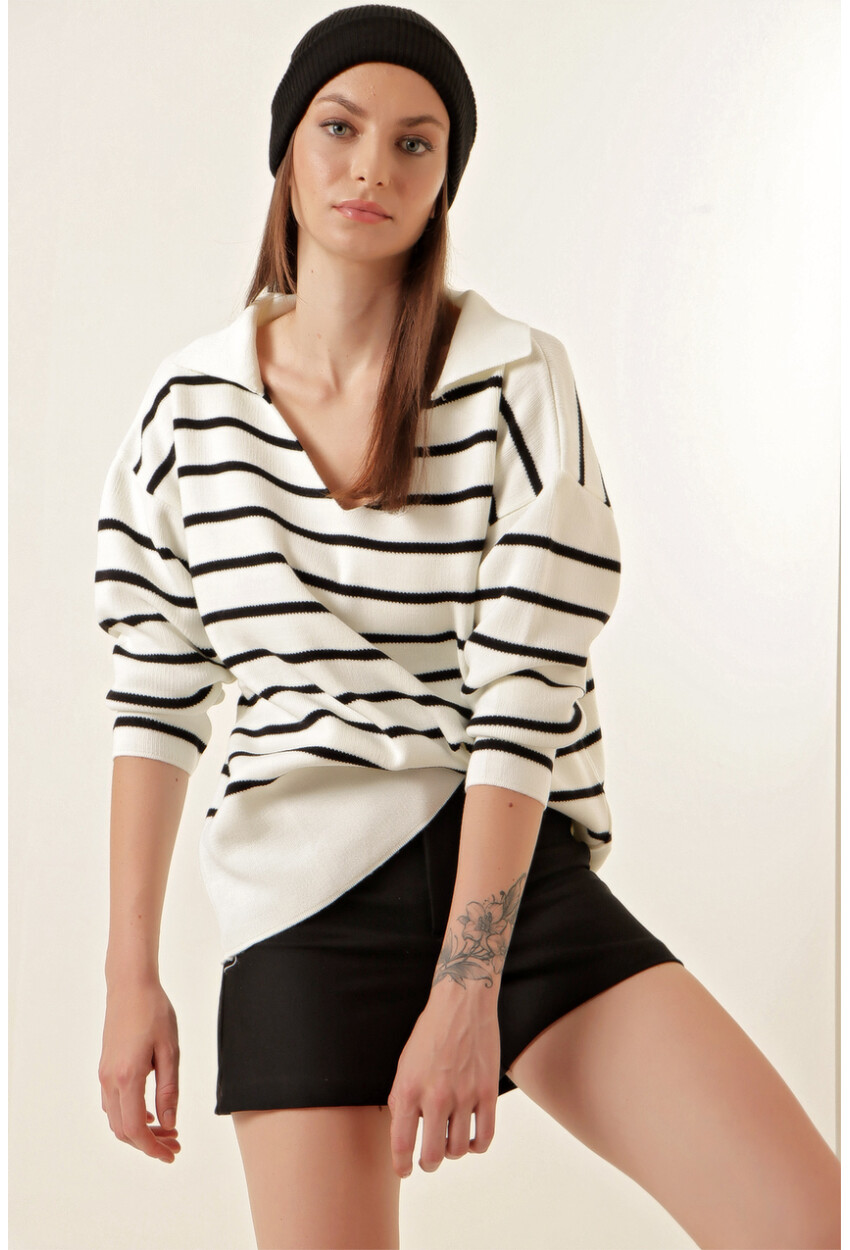 15778 Striped Oversized Knit Sweater