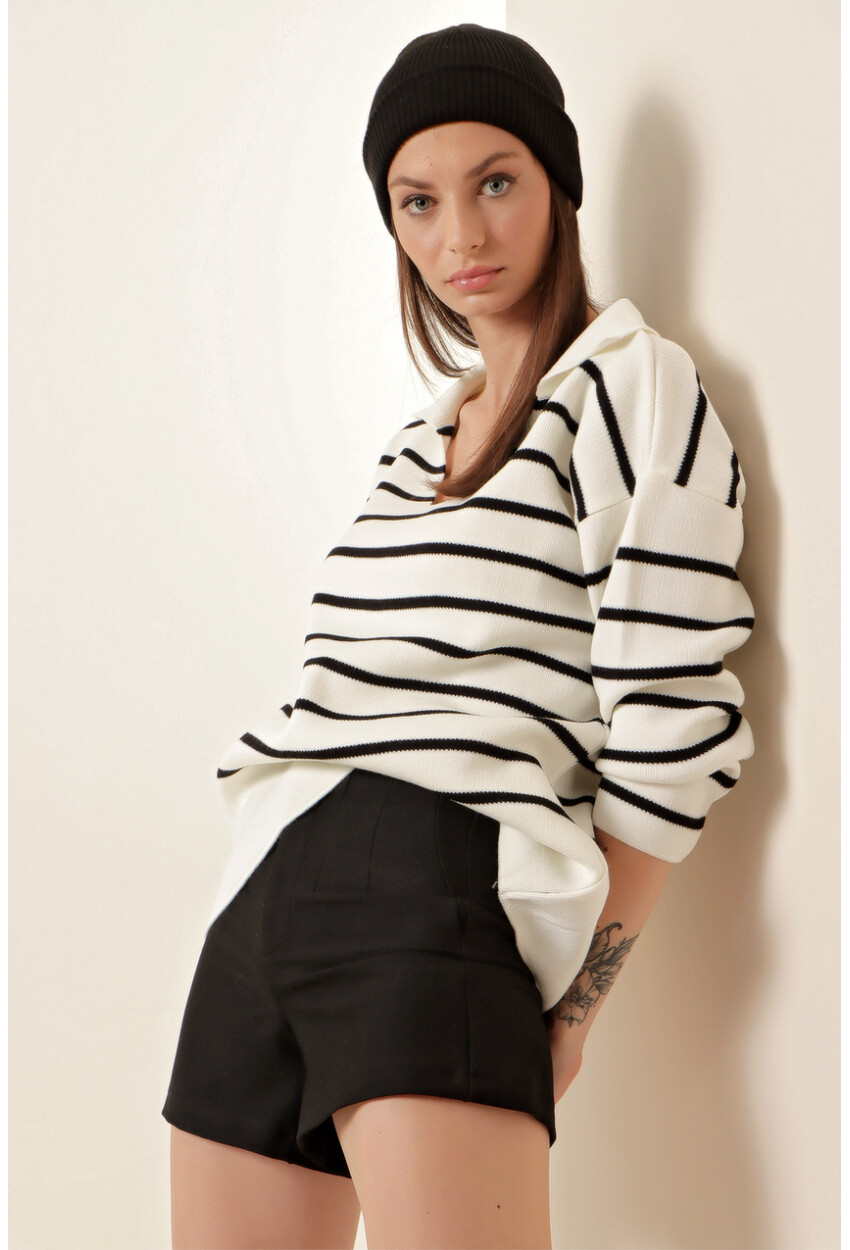 15778 Striped Oversized Knit Sweater