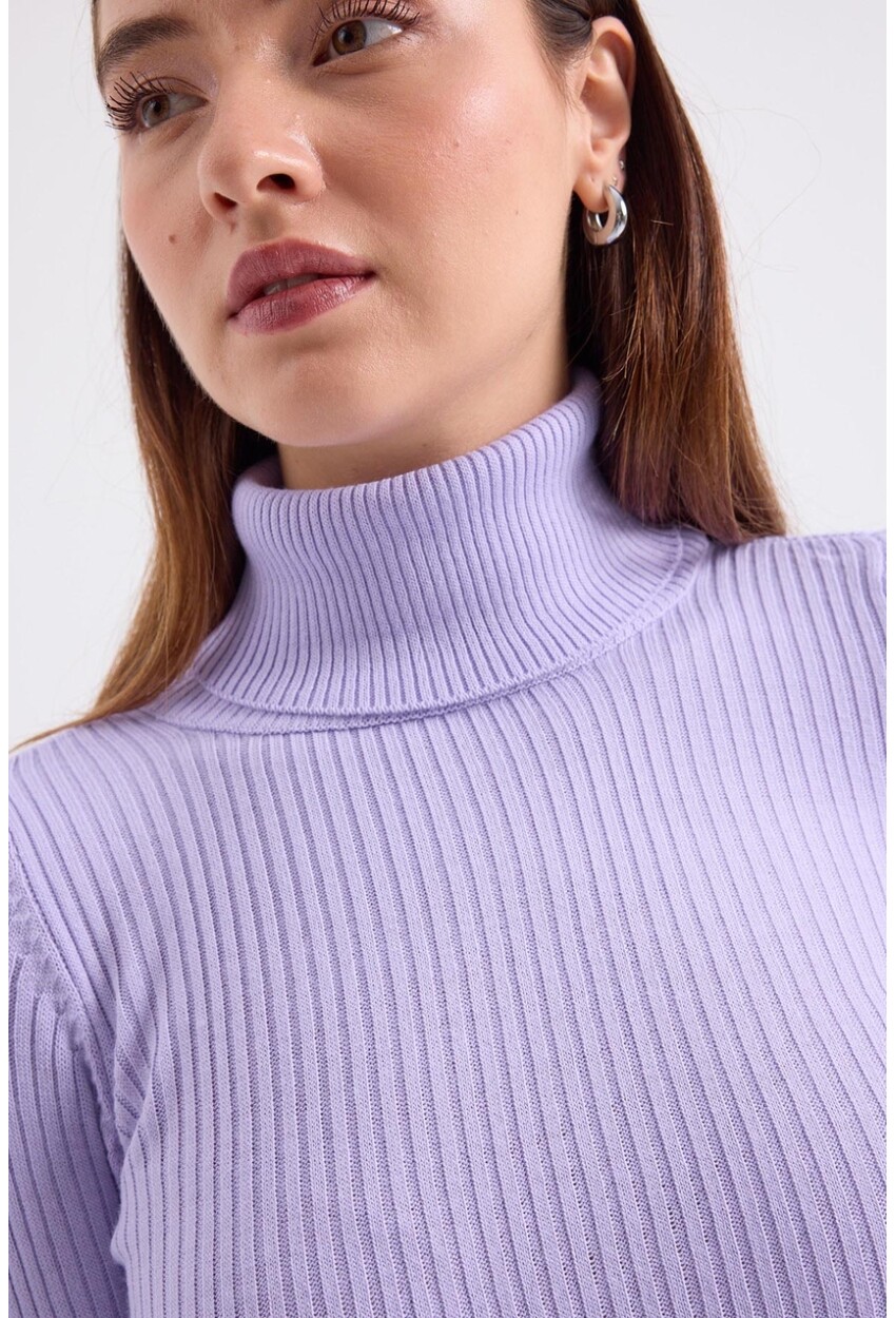 10311 Turtleneck Knit Sweater