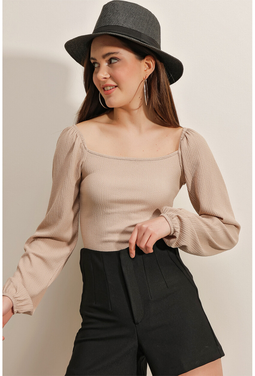 0465 Knit Blouse With Balloon Sleeves