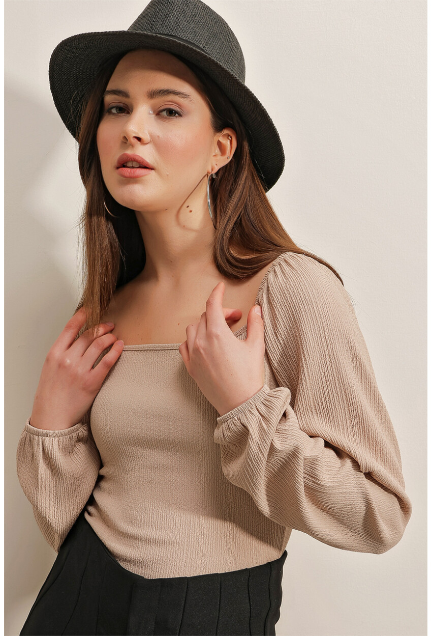 0465 Knit Blouse With Balloon Sleeves