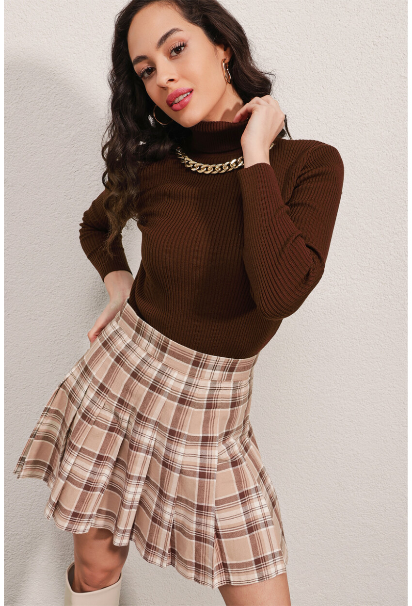 15478 Turtleneck Sweater With Chain Detail