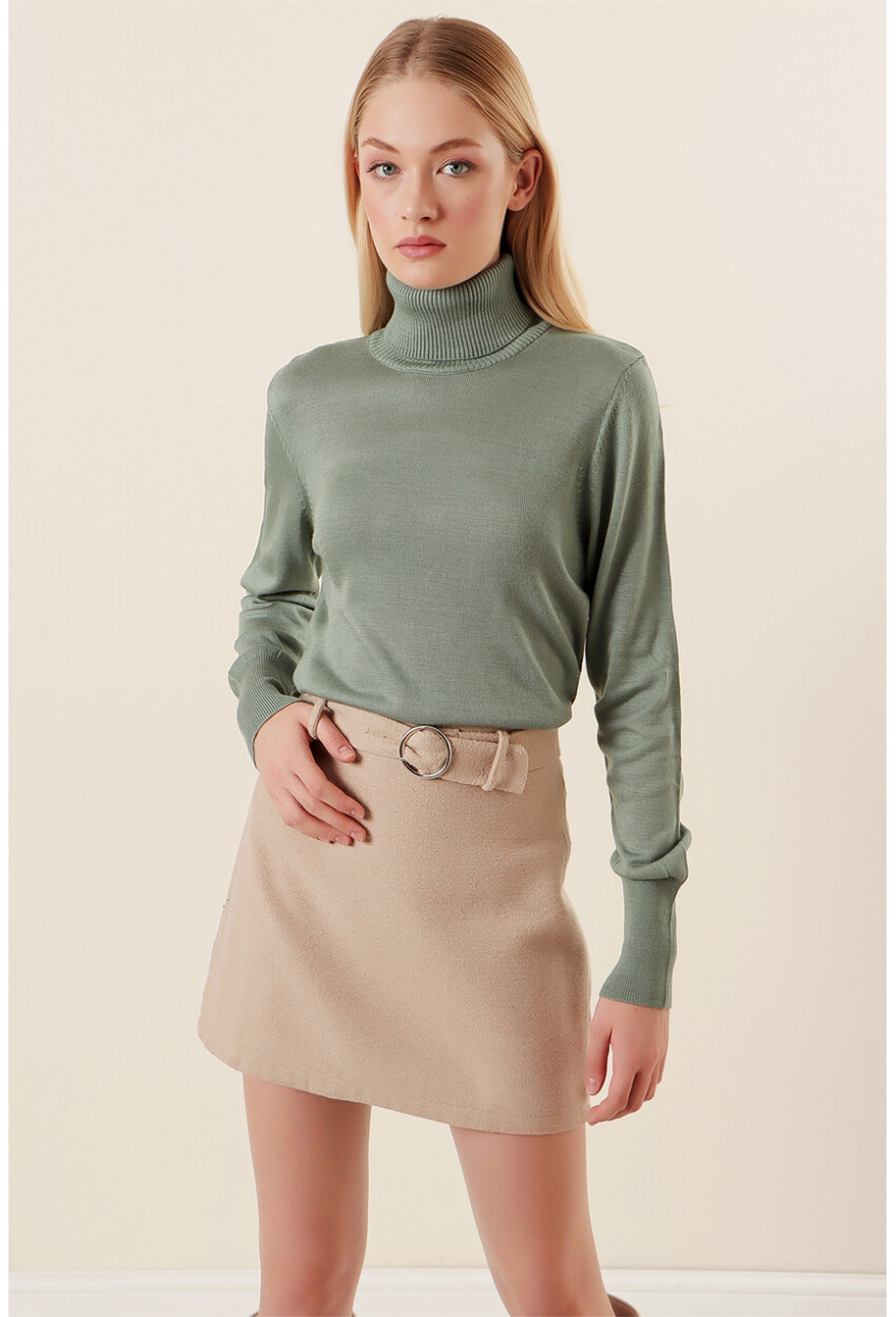 15747 Turtleneck Knit Sweater