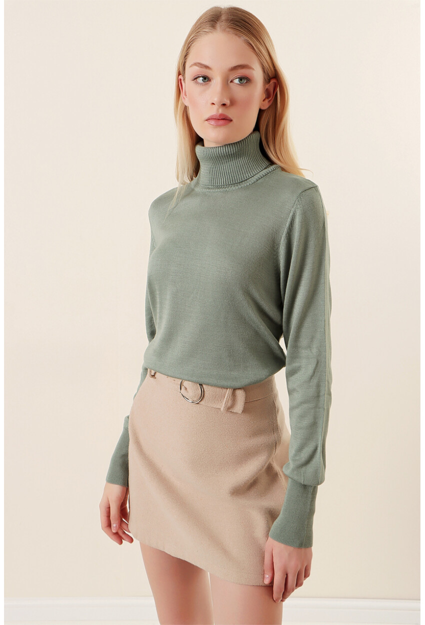 15747 Turtleneck Knit Sweater