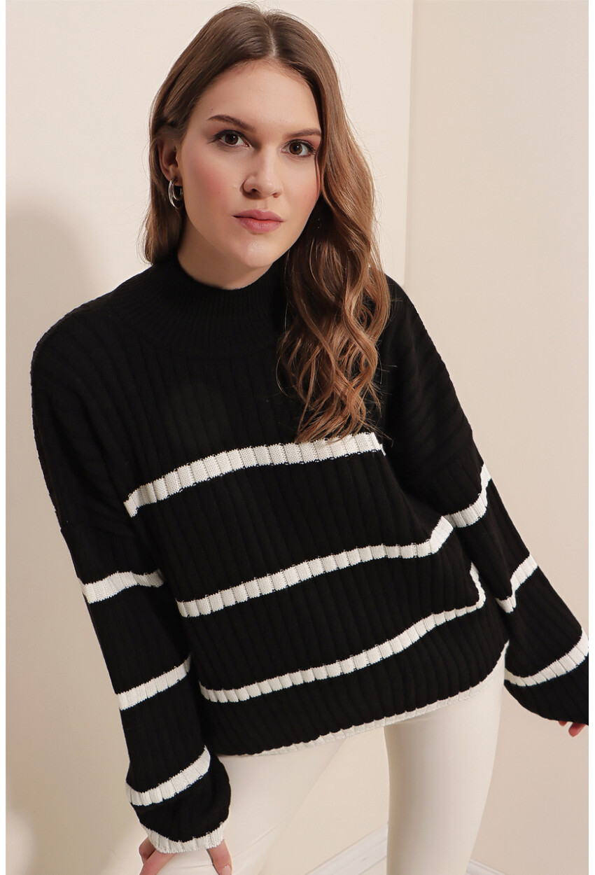 15804 Striped Oversized Turtleneck Sweater