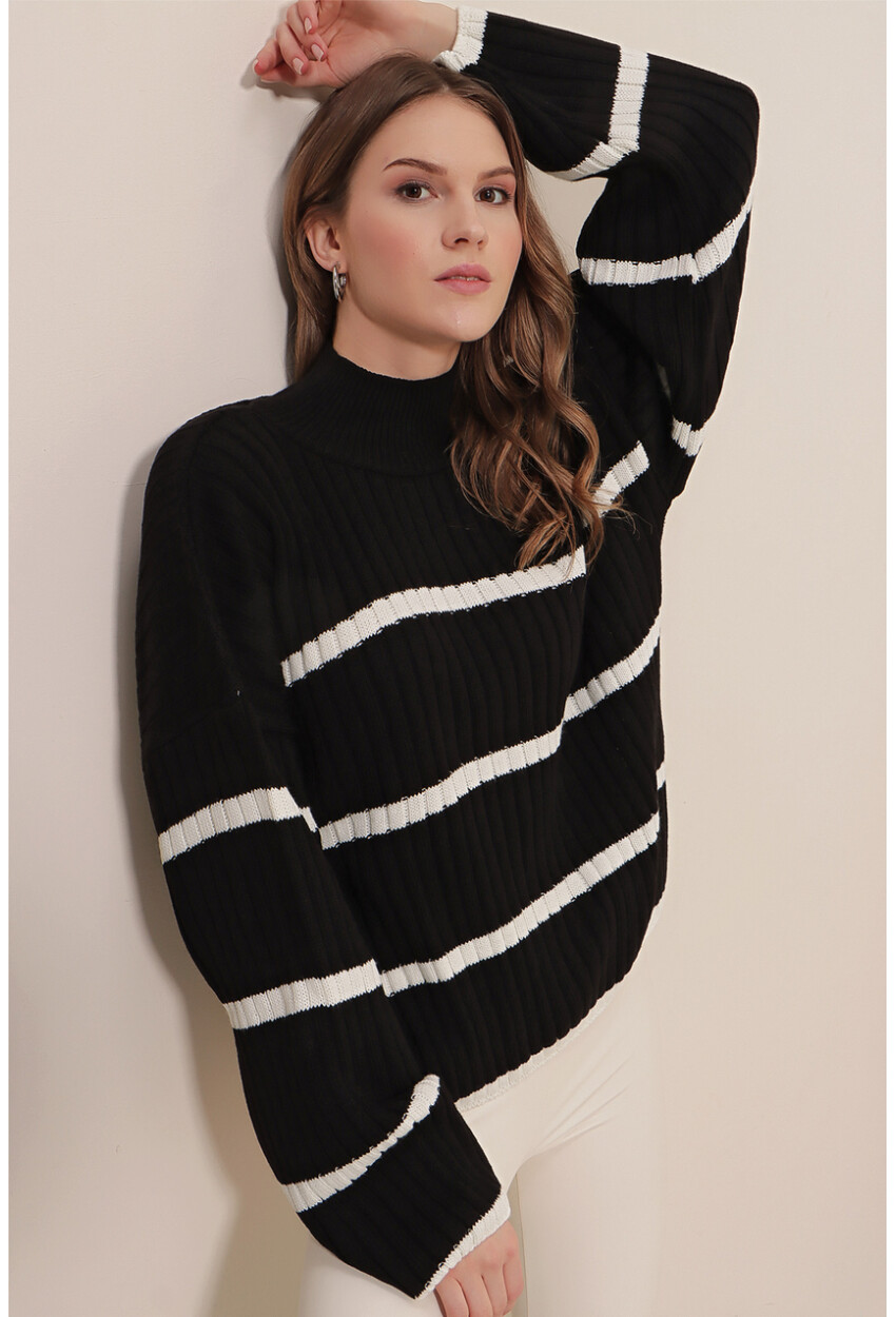 15804 Striped Oversized Turtleneck Sweater