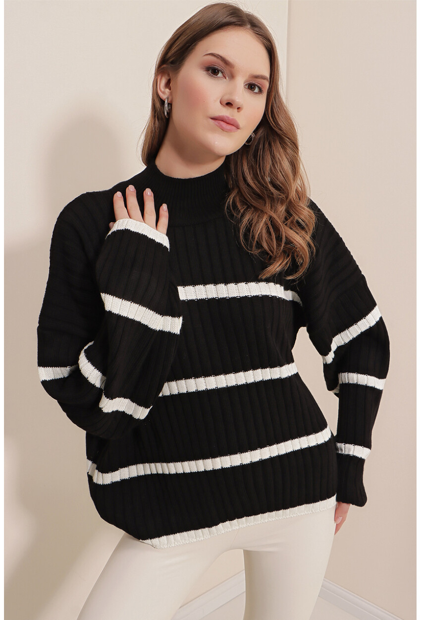 15804 Striped Oversized Turtleneck Sweater