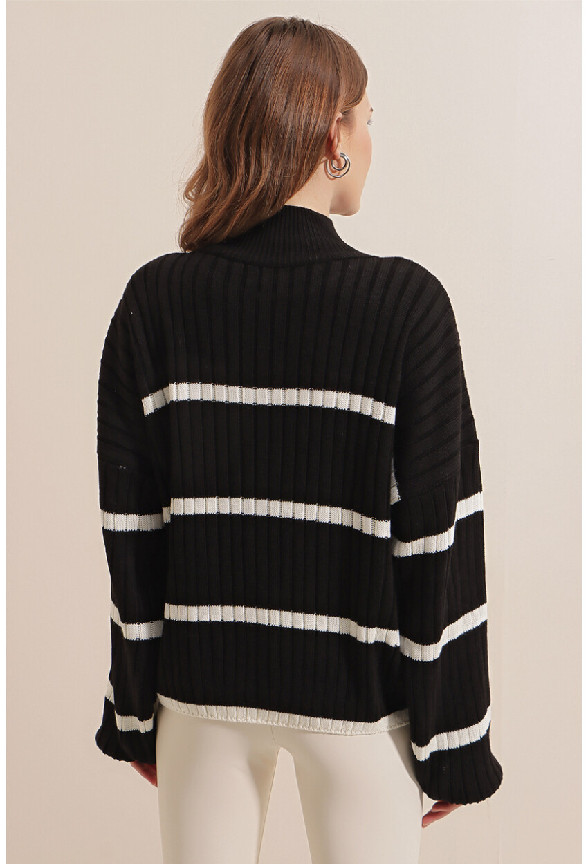 15804 Striped Oversized Turtleneck Sweater