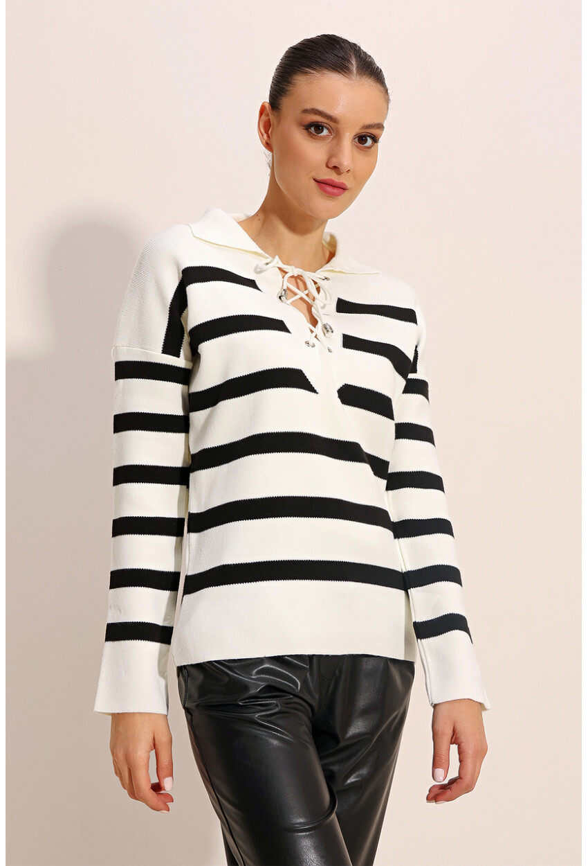 15844 Yaka Detaylı Oversize Triko Kazak