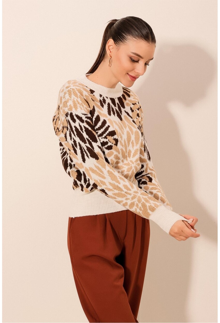 15842 Patterned Knit Sweater