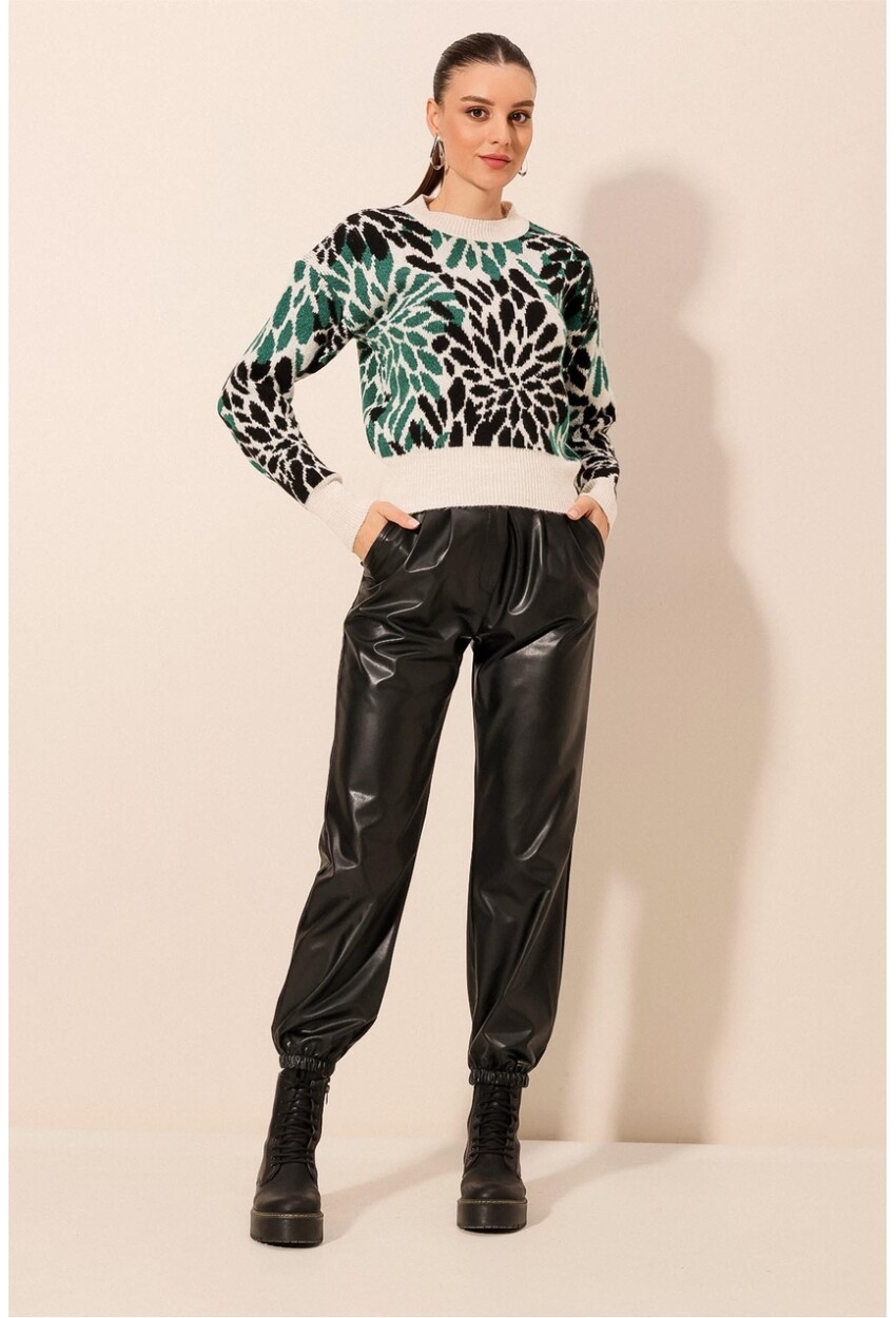 15842 Patterned Knit Sweater