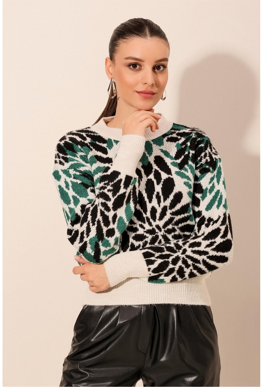 15842 Patterned Knit Sweater
