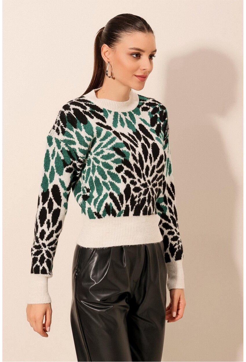 15842 Patterned Knit Sweater