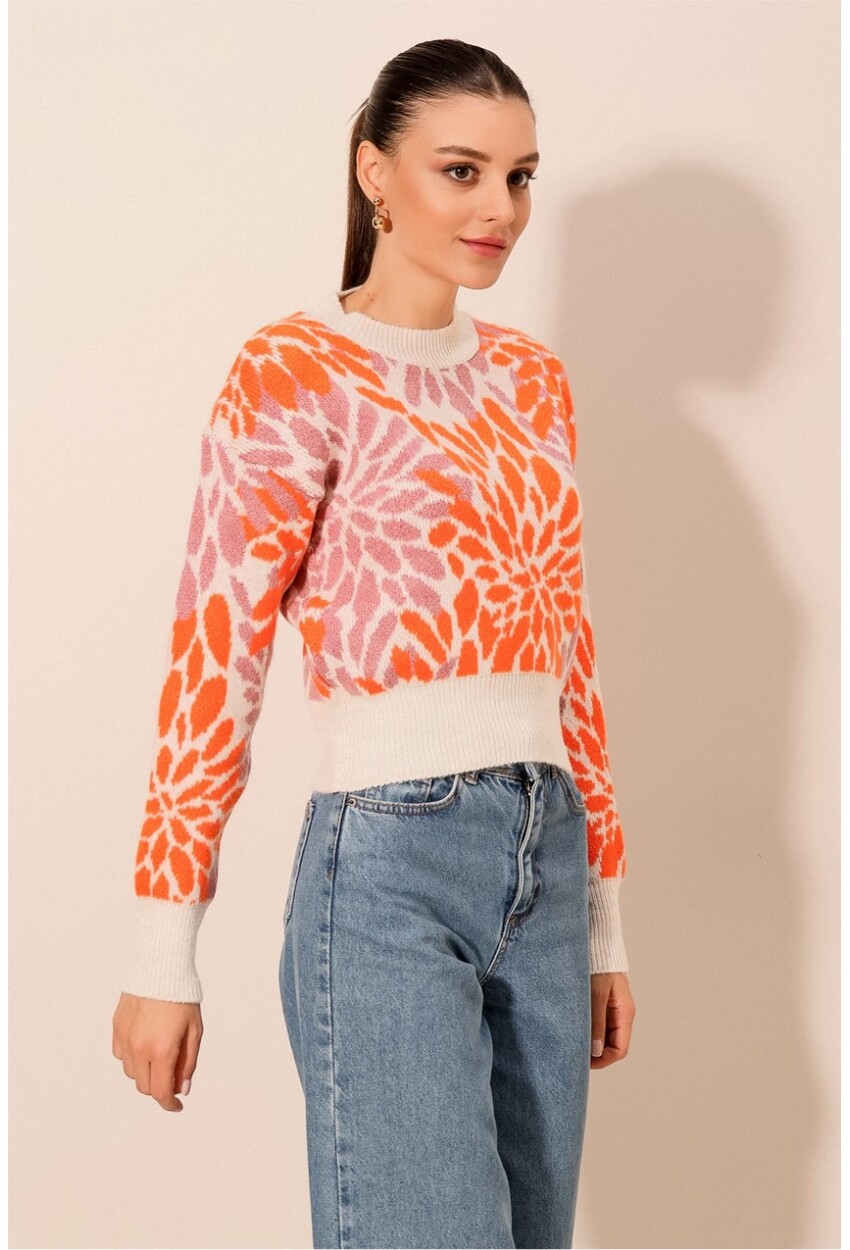 15842 Patterned Knit Sweater