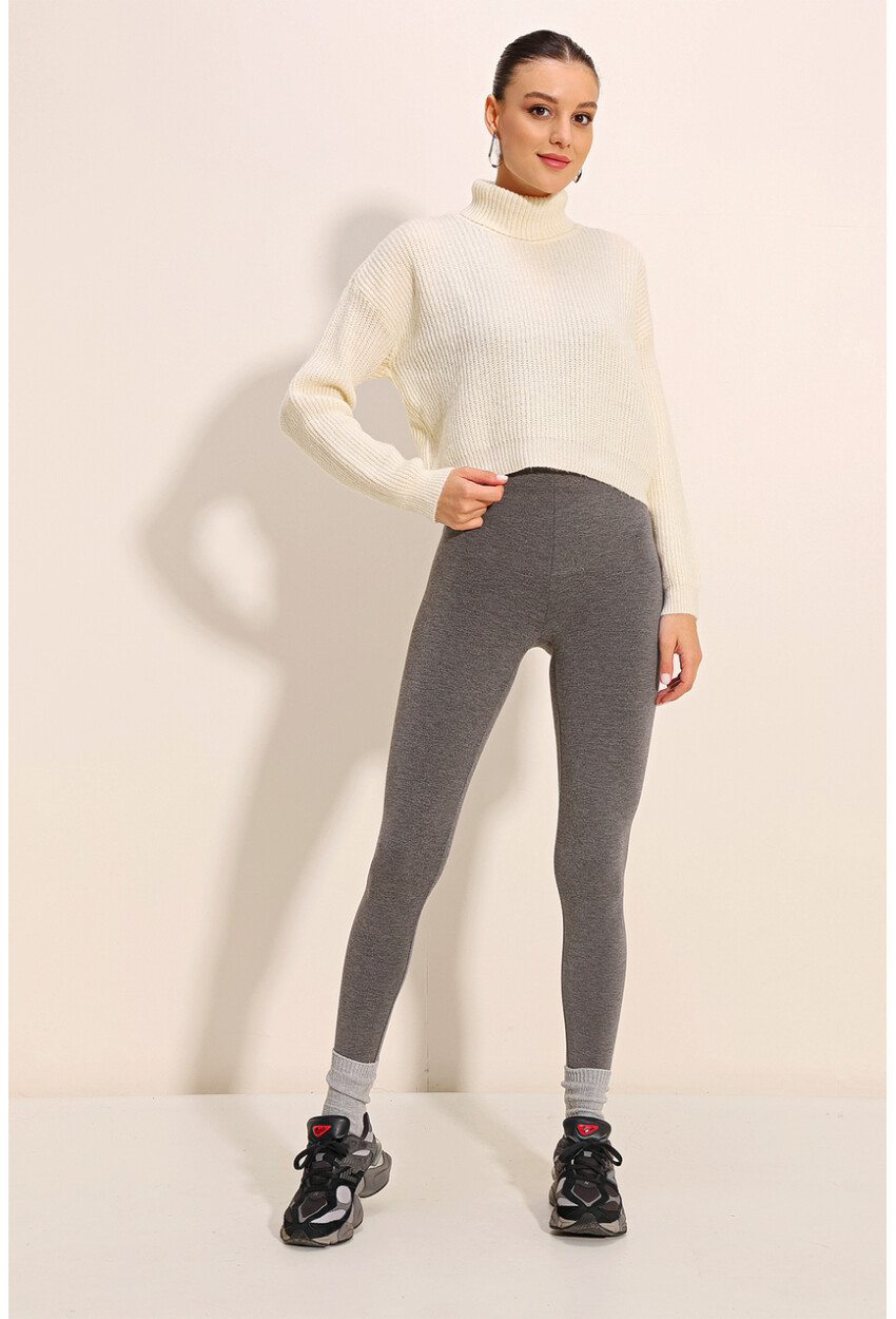 15771 Crop Turtleneck Sweater