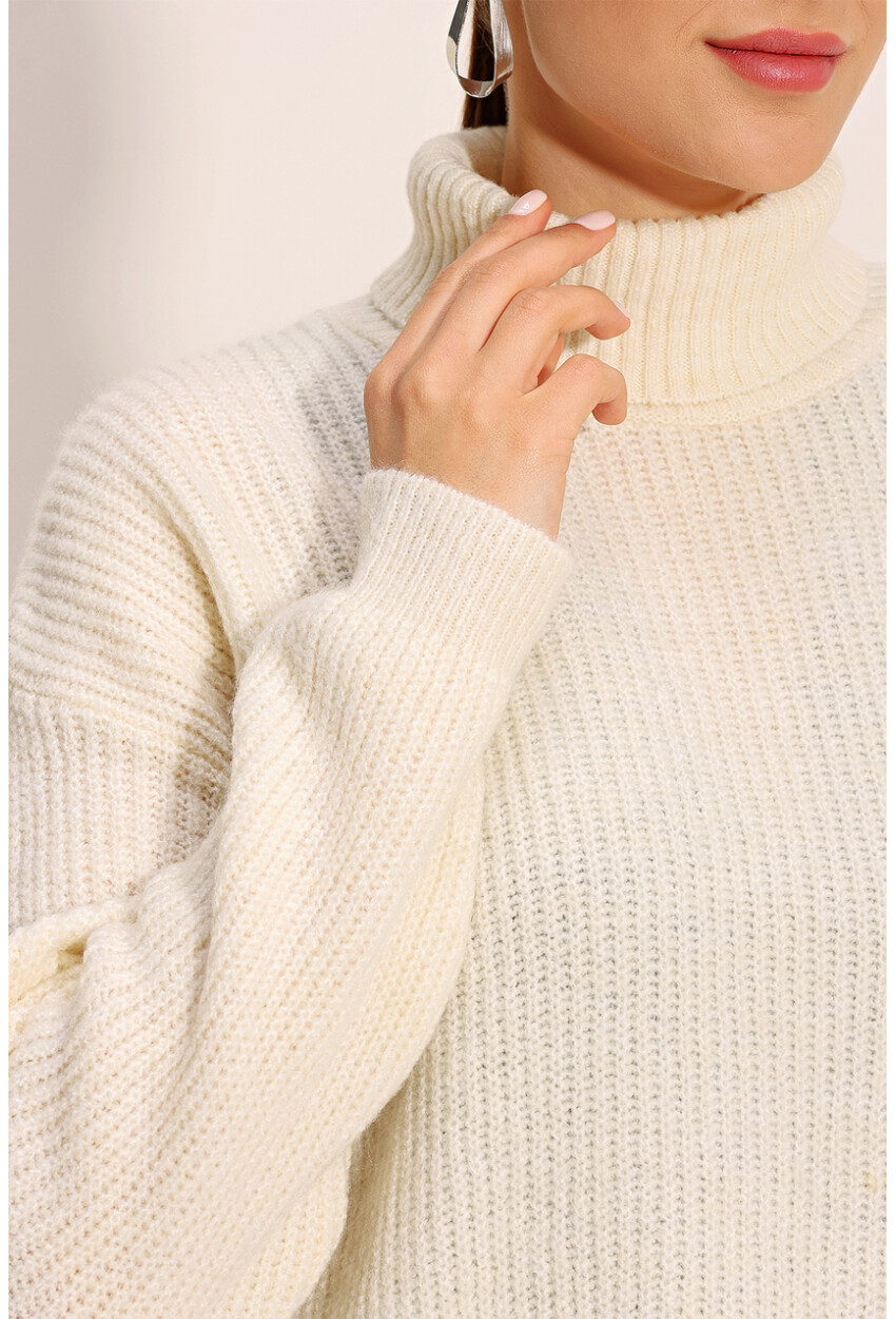 15771 Crop Turtleneck Sweater