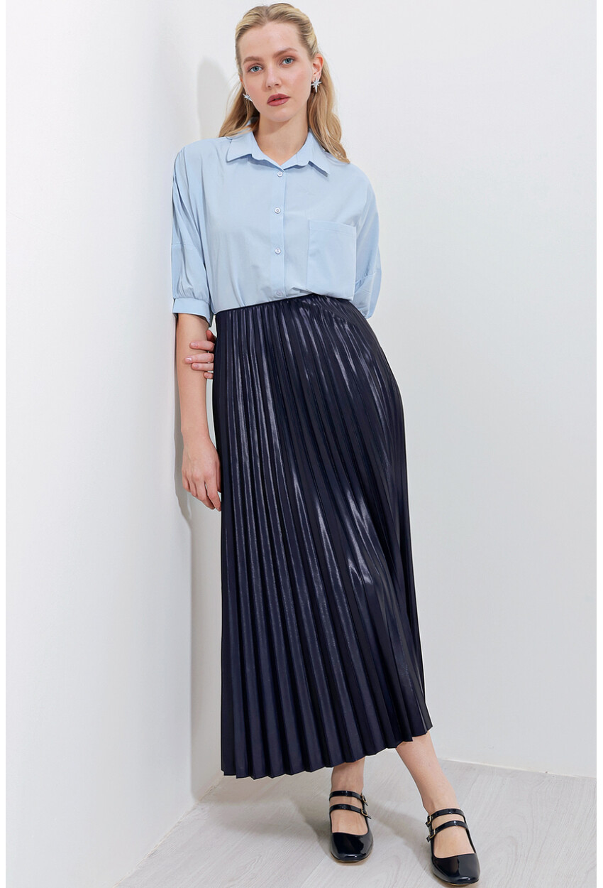 8009 Pleated Skirt With Leather-Look