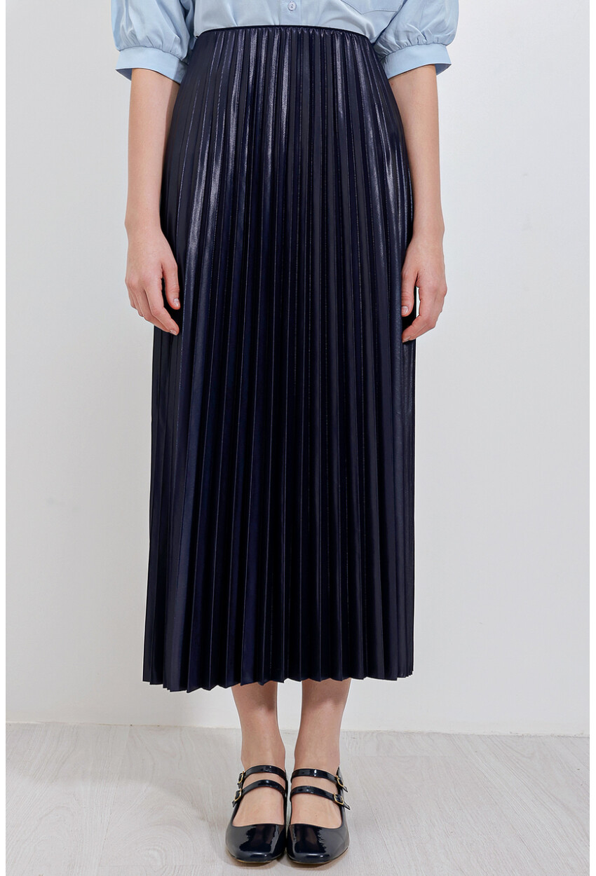 8009 Pleated Skirt With Leather-Look