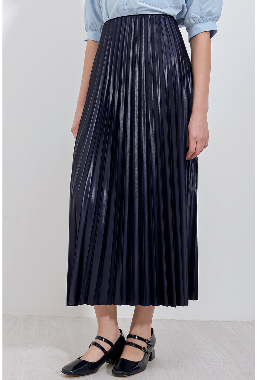 8009 Pleated Skirt With Leather-Look