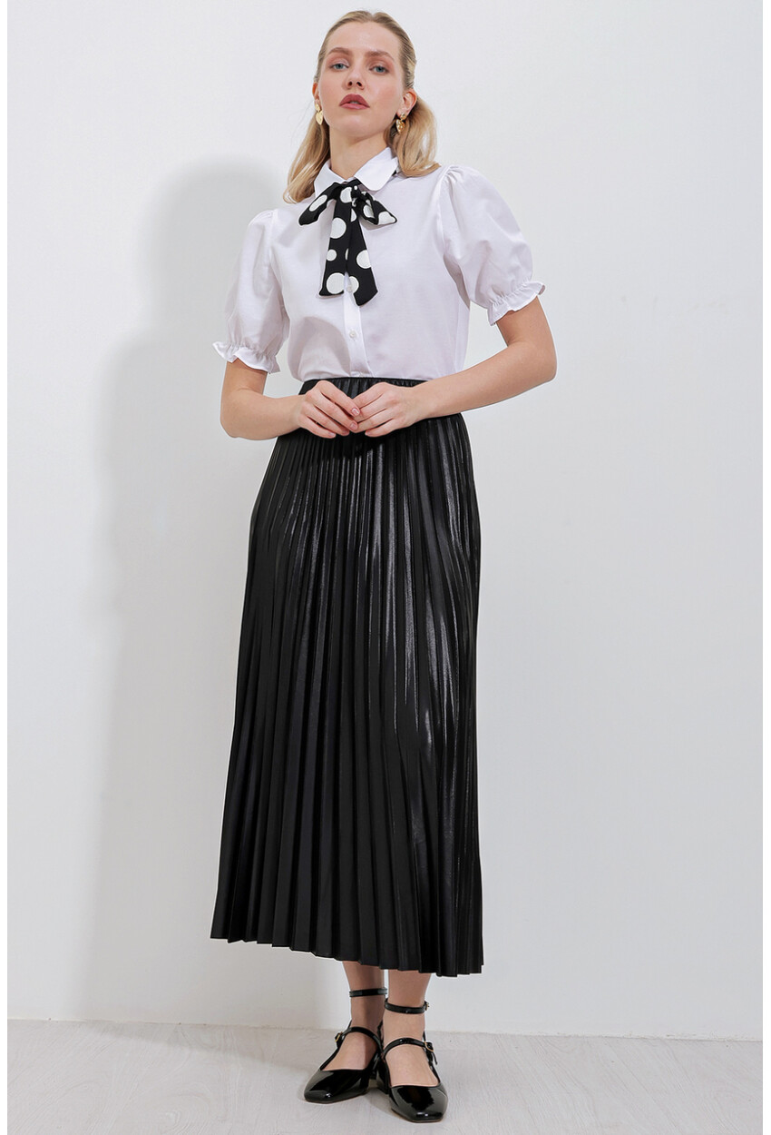 8009 Pleated Skirt With Leather-Look