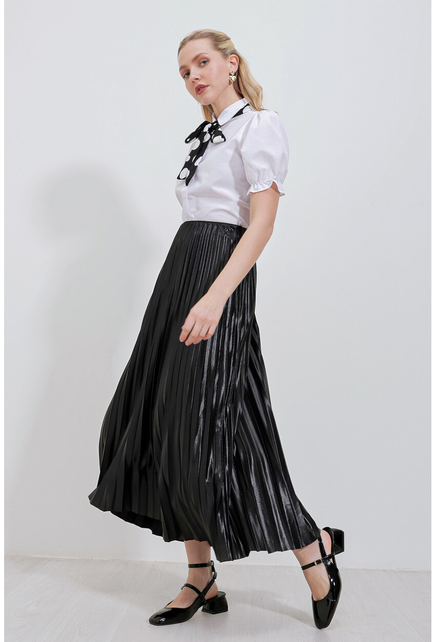 8009 Pleated Skirt With Leather-Look