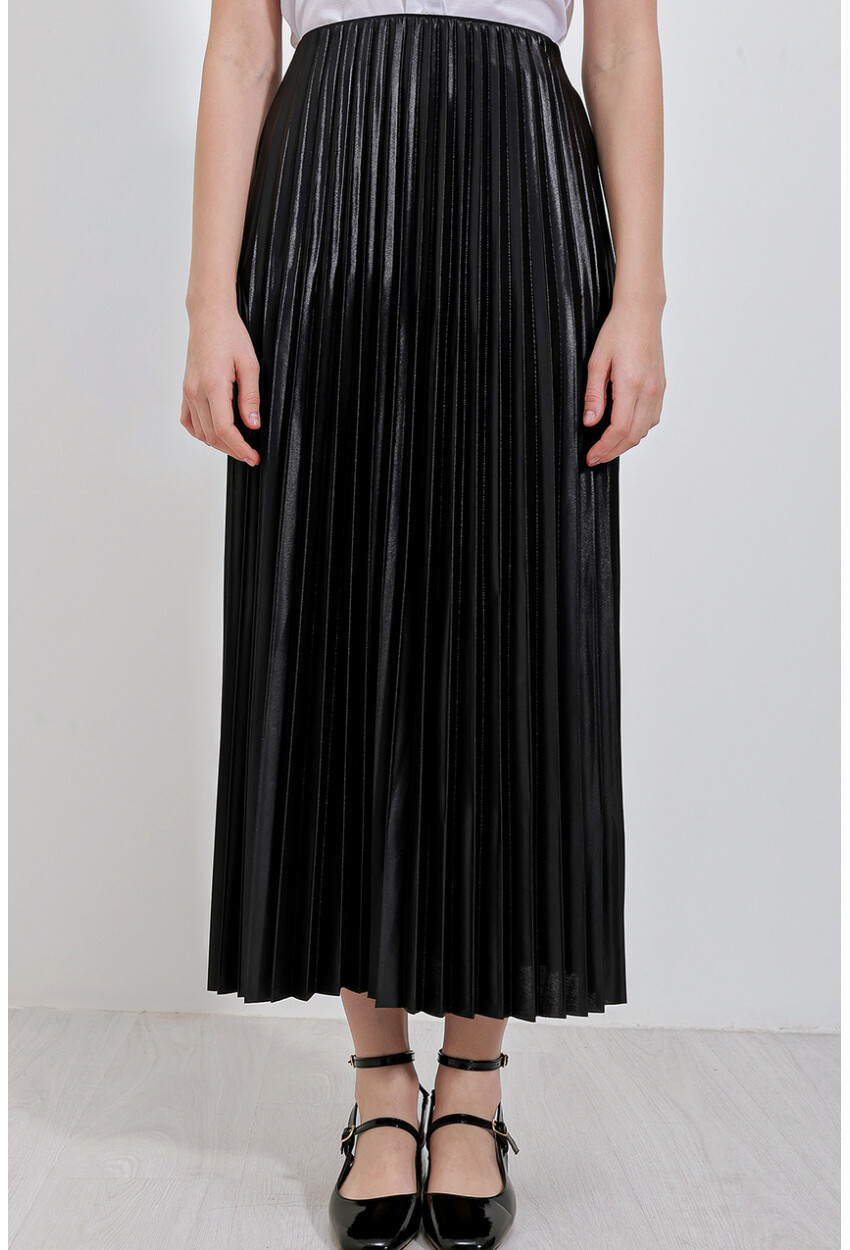 8009 Pleated Skirt With Leather-Look